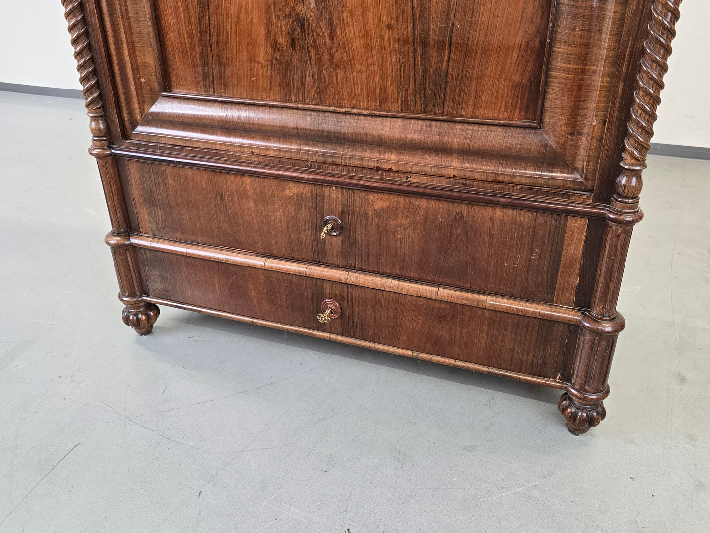 ANTIQUER SCHRANK Biedermeier Kleiderschrank Wäscheschrank Nussbaum Holz Antik