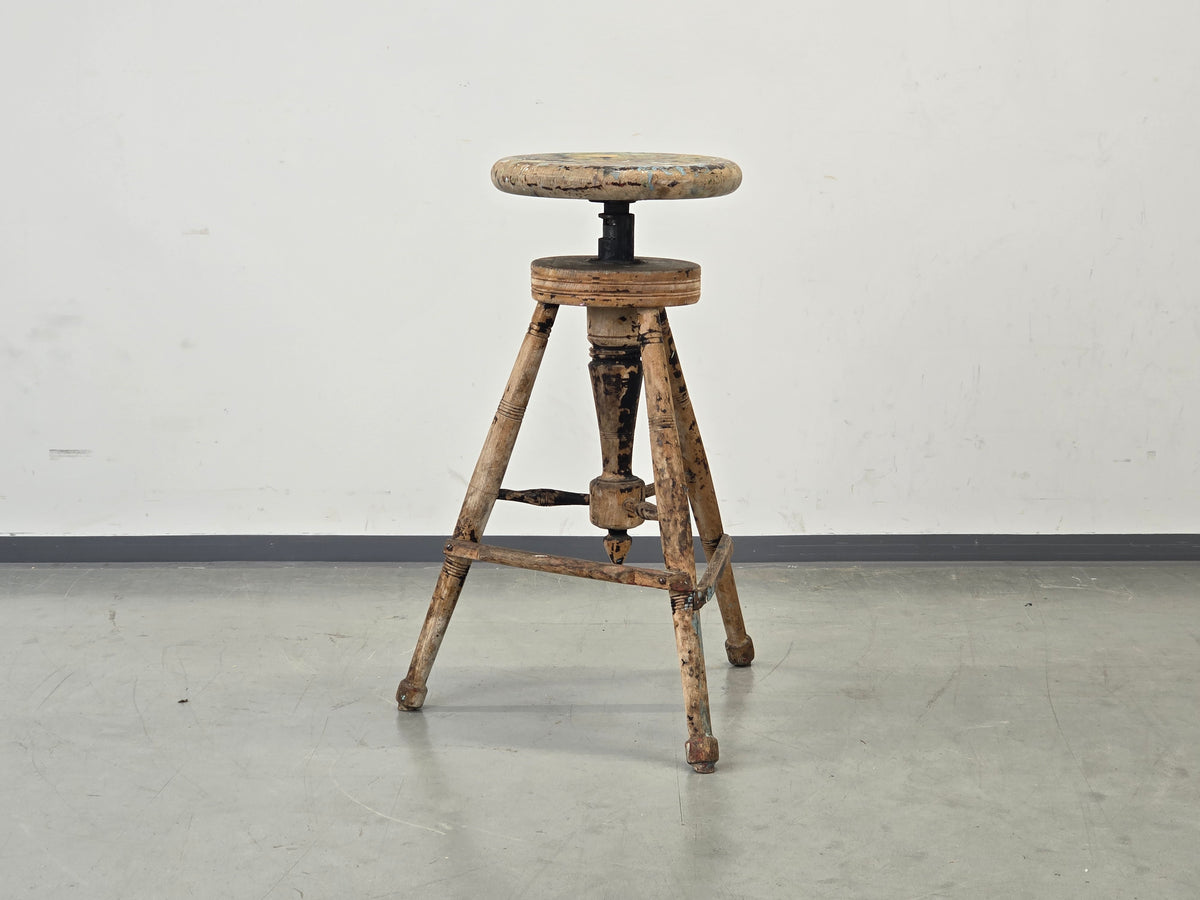 ATELIERHOCKER BILDHAUERHOCKER Dreibein Holz Spindel Vintage Hocker Antik