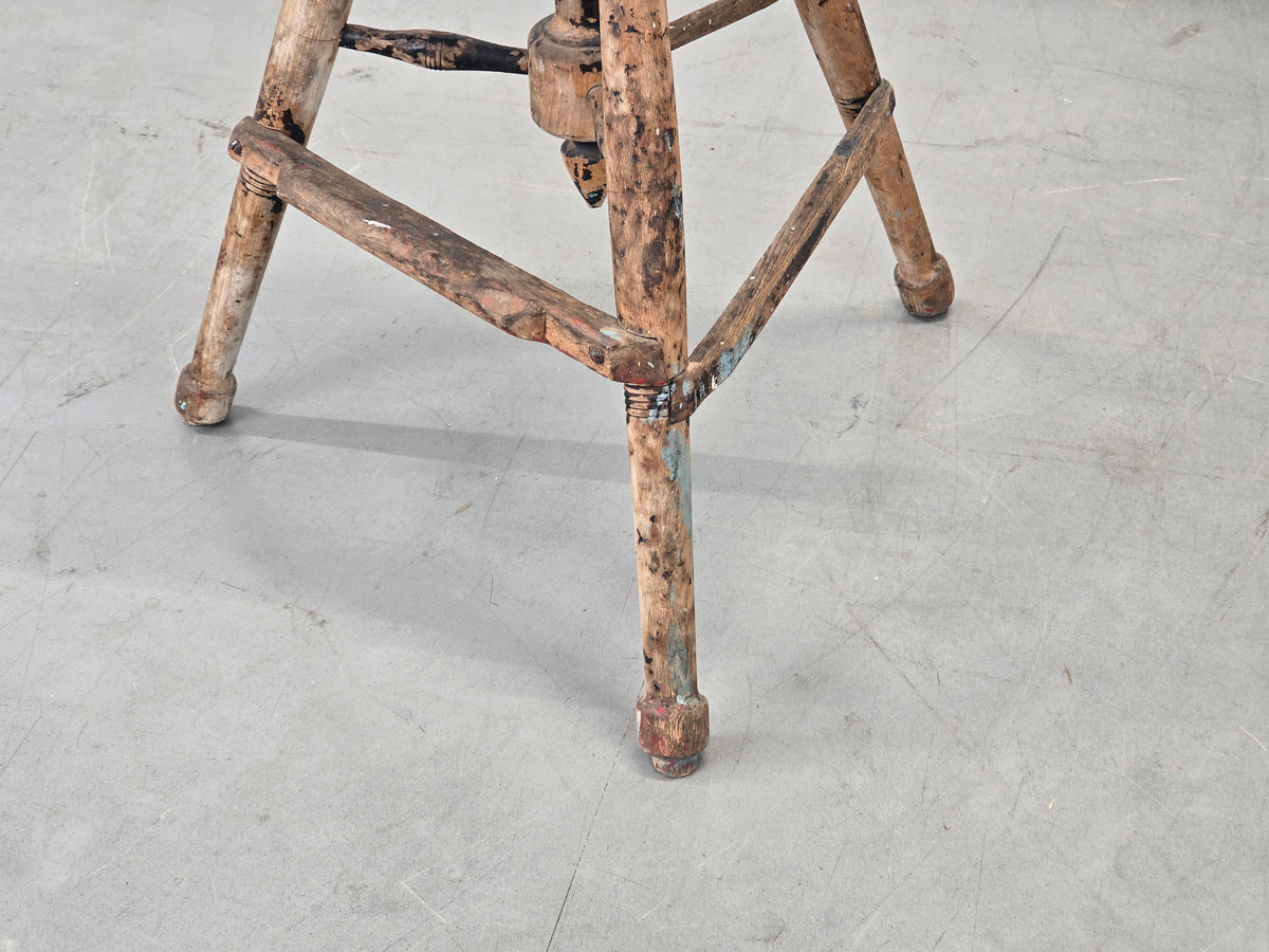 ATELIERHOCKER BILDHAUERHOCKER Dreibein Holz Spindel Vintage Hocker Antik
