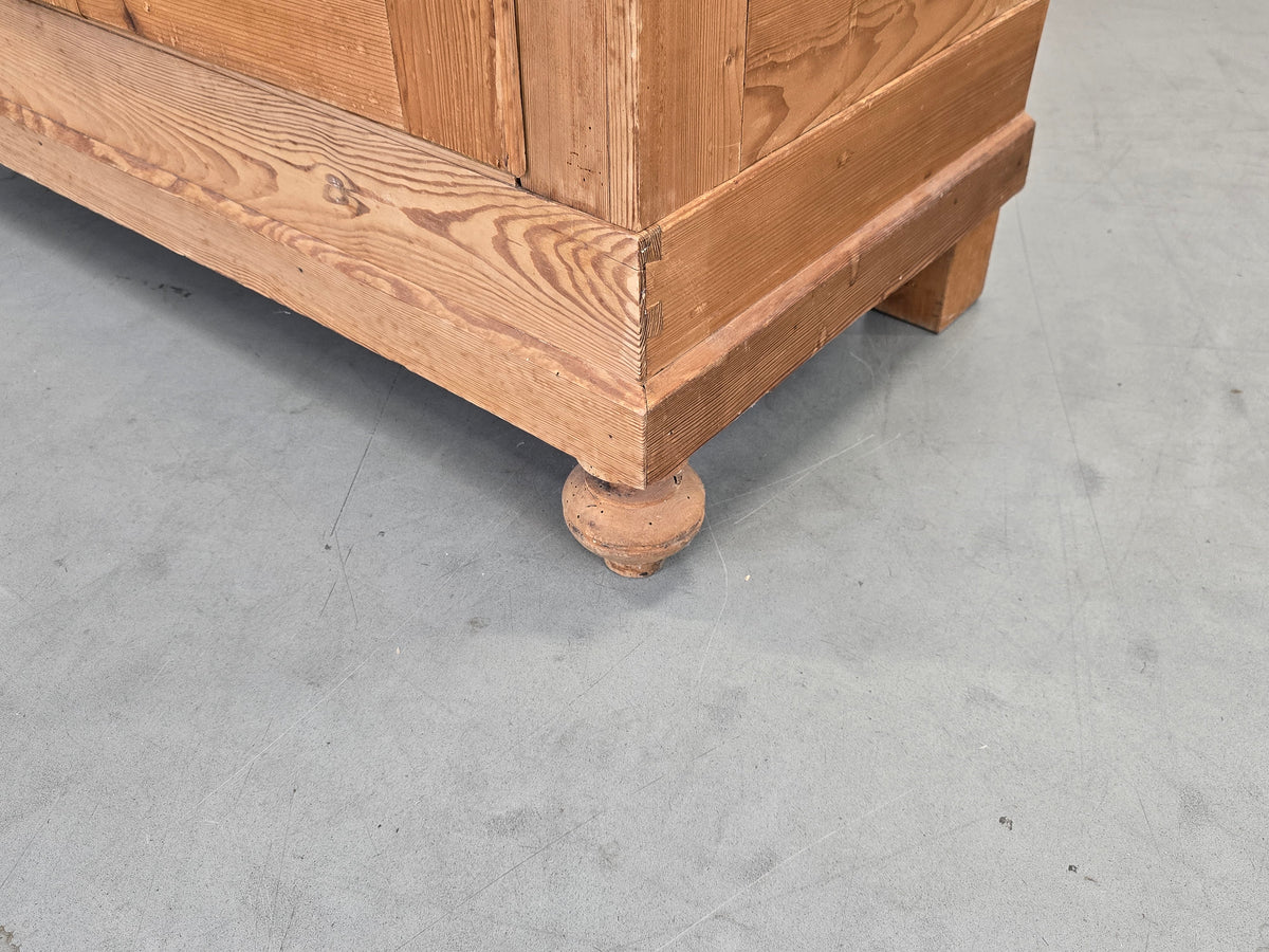 BAUERNSCHRANK WEICHHOLZ Antik Dielenschrank Schrank Biedermeier Kiefer