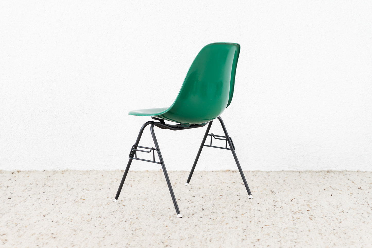 1 von 6 Eames Fiberglas Vitra Stuhl