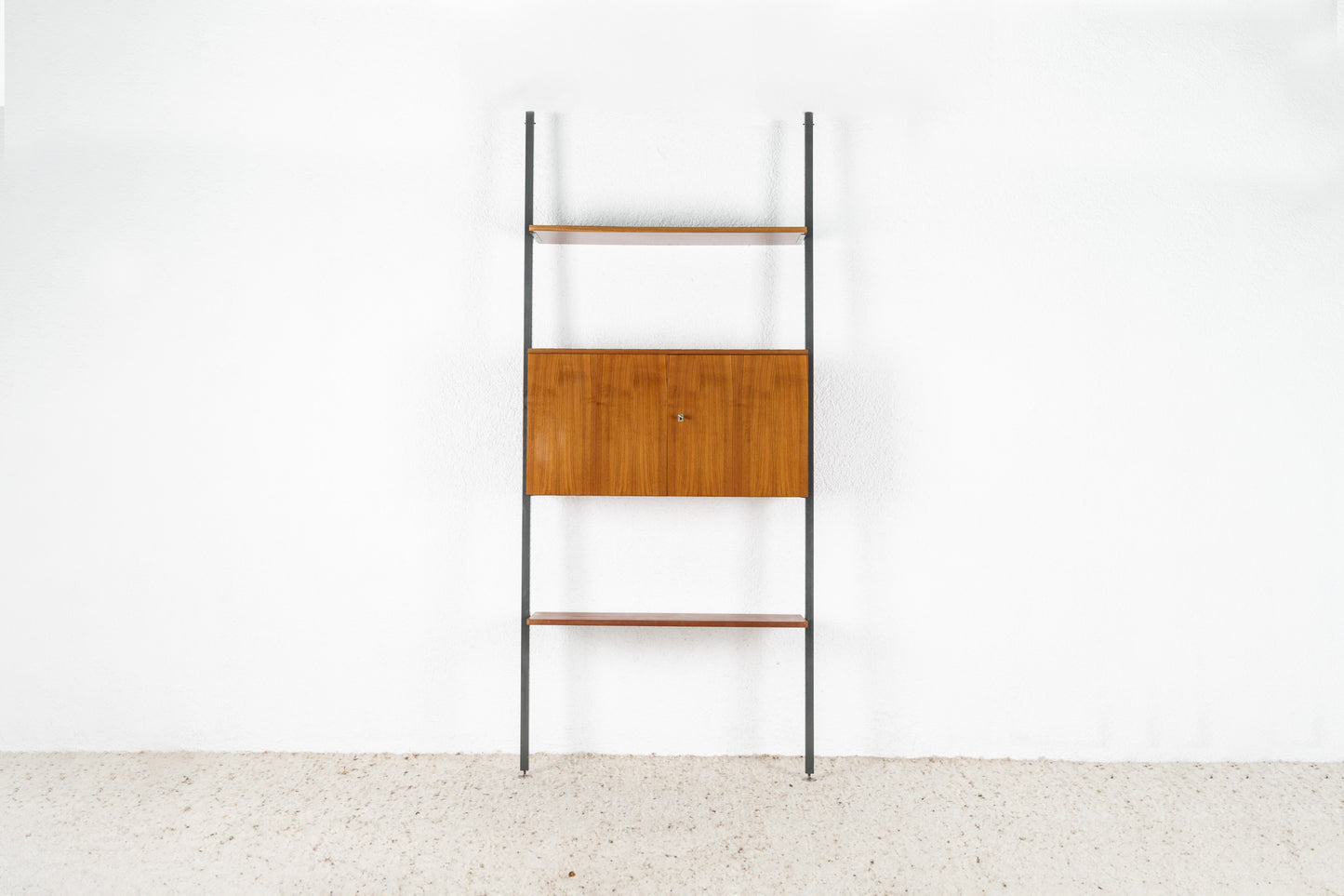 Mid Century Regal / Schrank Nuss