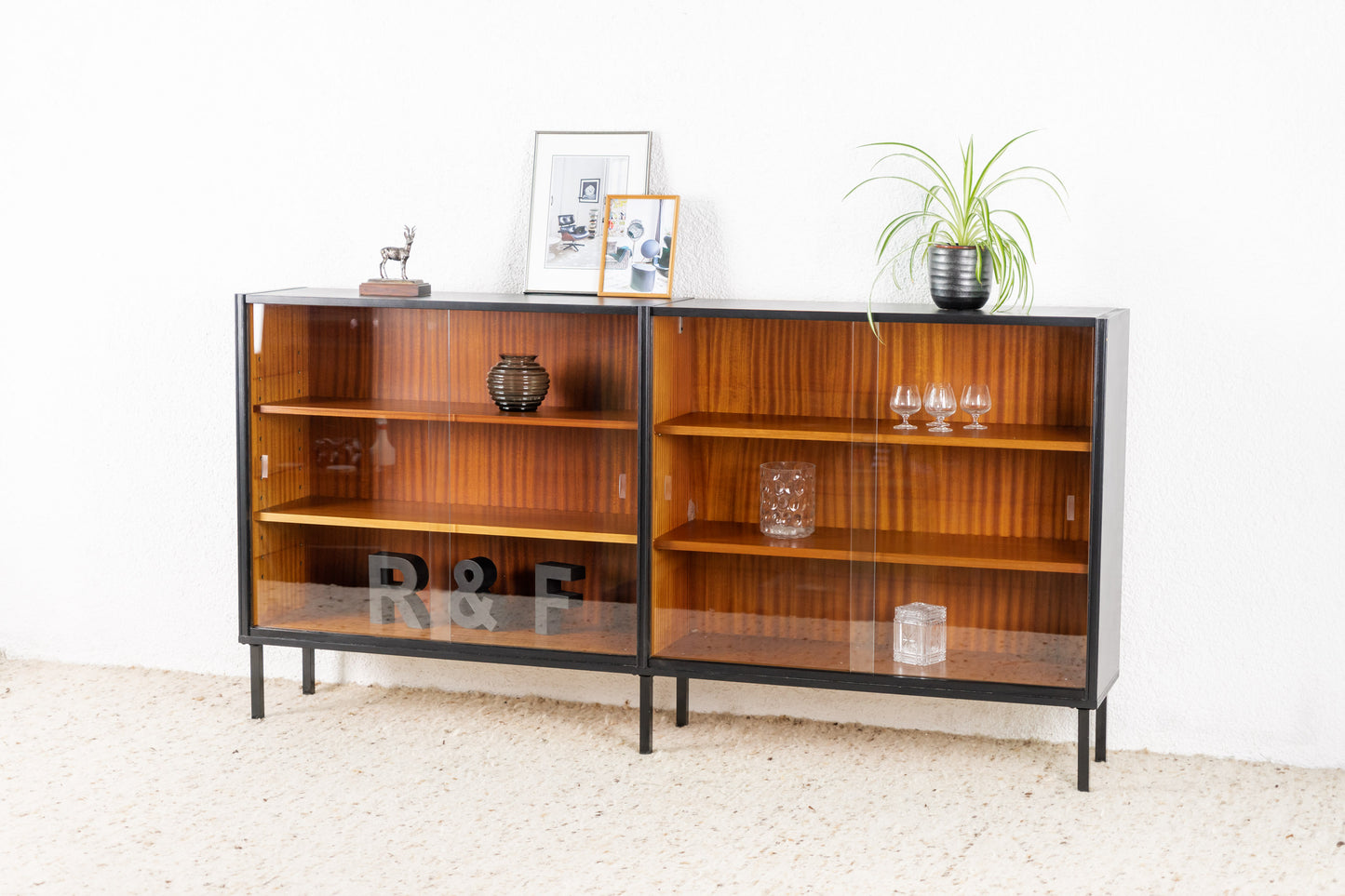 Sideboard / Vitrine