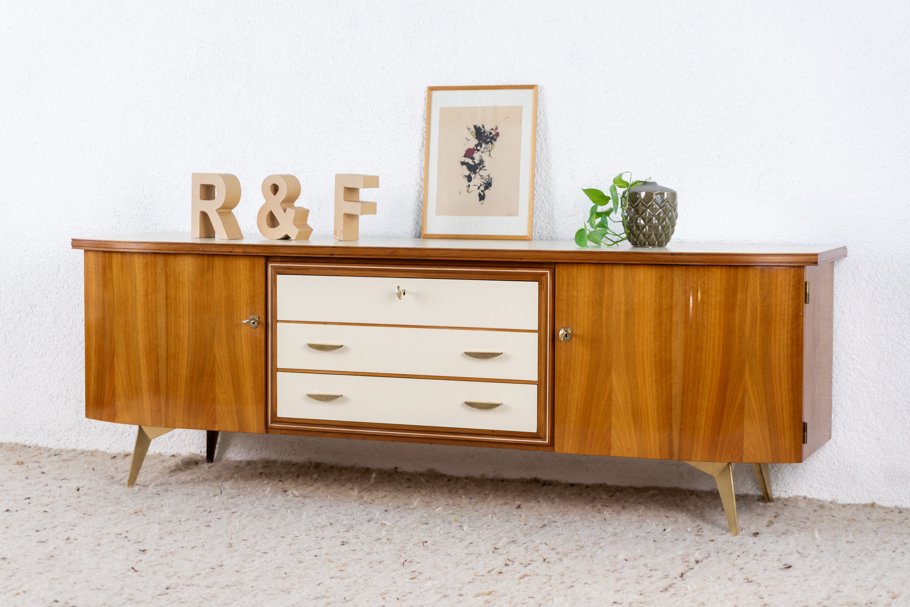 Sideboard – Renz and Friends