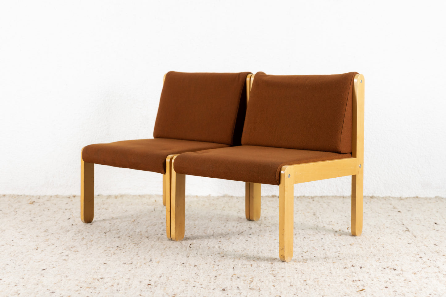 Vintage 1 von 2 Sessel Holz Braun Stoff Bezug Stuhl Sofa